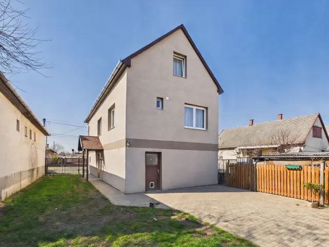 Eladó ház Hajdúhadház, tó utca 7 180 nm