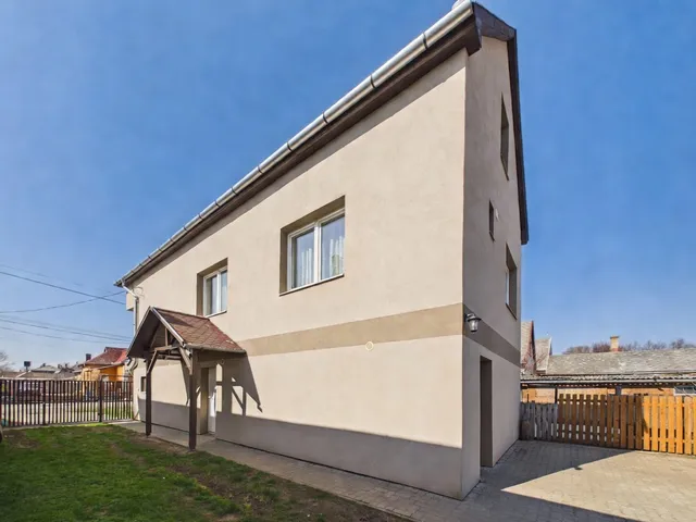 Eladó ház Hajdúhadház, tó utca 7 180 nm