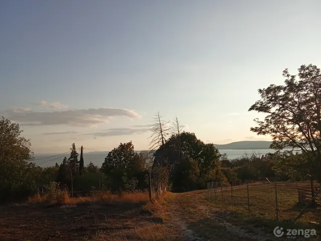 Eladó telek Balatonakarattya 275 nm