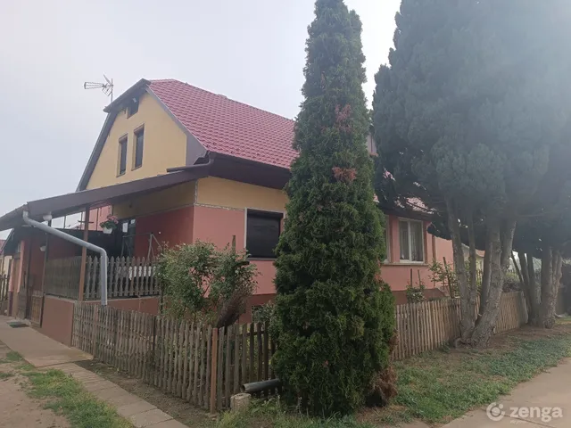Eladó ház Nyíregyháza, Mandabokor 260 nm