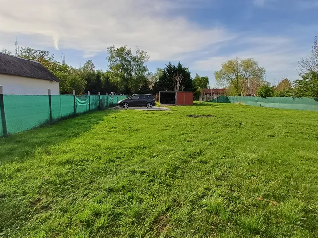 Eladó telek Városföld 800 nm