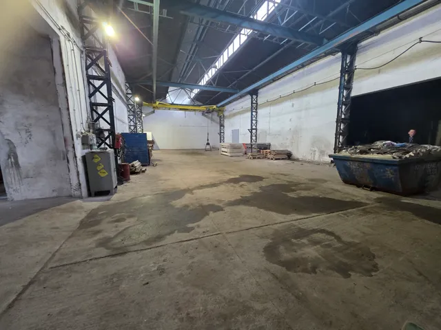Kiadó kereskedelmi és ipari ingatlan Budapest XXI. kerület, Gyártelep, Iparvágány  280 nm