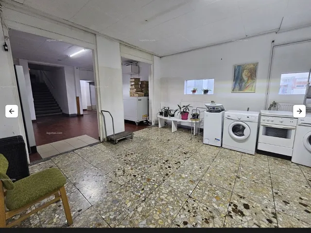 Eladó kereskedelmi és ipari ingatlan Székesfehérvár, Köfém lakótelep 3700 nm