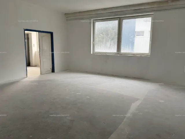 Eladó kereskedelmi és ipari ingatlan Pécel 650 nm