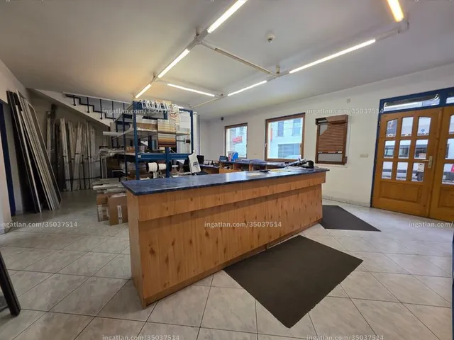 Eladó kereskedelmi és ipari ingatlan Budapest XIX. kerület, Báthory 515 nm