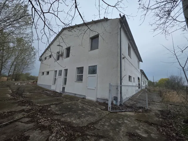 Eladó kereskedelmi és ipari ingatlan Lakitelek 1304 nm