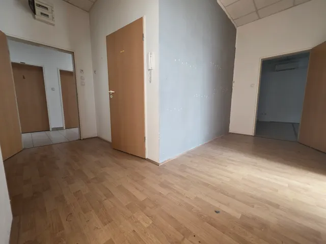 Kiadó kereskedelmi és ipari ingatlan Budapest XI. kerület, Kondorfa  400 nm