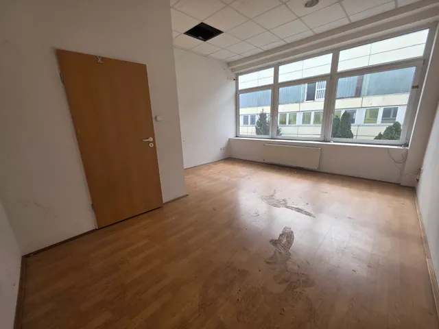 Kiadó kereskedelmi és ipari ingatlan Budapest XI. kerület, Kondorfa  400 nm