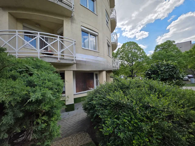 Eladó kereskedelmi és ipari ingatlan Budapest XI. kerület 189 nm