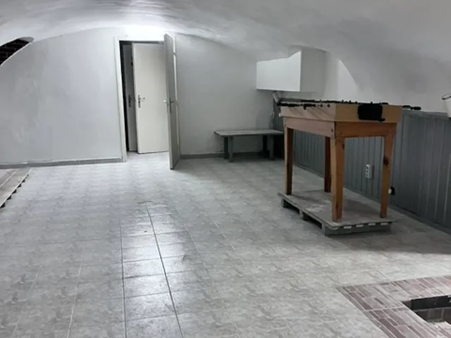 Eladó kereskedelmi és ipari ingatlan Budapest VII. kerület, Dembinszky 142 nm