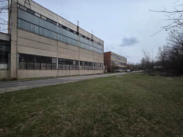 Eladó kereskedelmi és ipari ingatlan Szigetszentmiklós, Gyári út 4390 nm