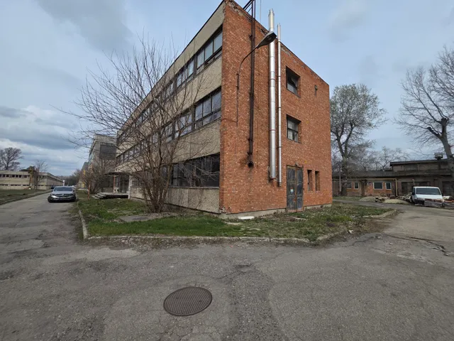 Eladó kereskedelmi és ipari ingatlan Szigetszentmiklós, Gyári út 4390 nm