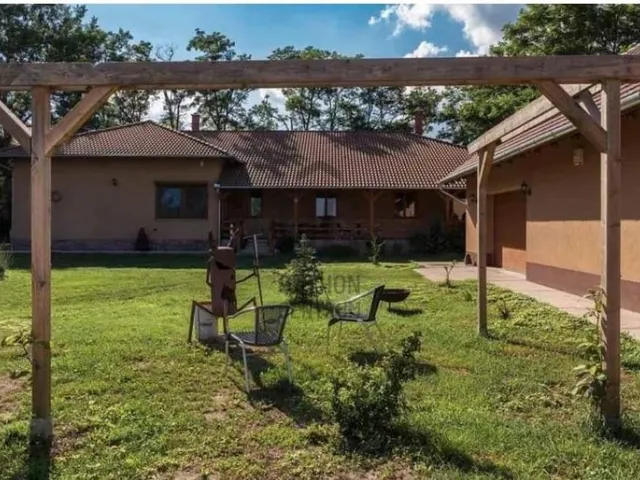 Eladó ház Kocsér 339 nm