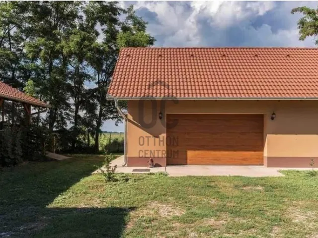 Eladó ház Kocsér 339 nm