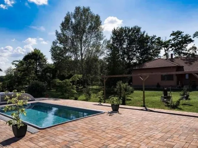 Eladó ház Kocsér 339 nm