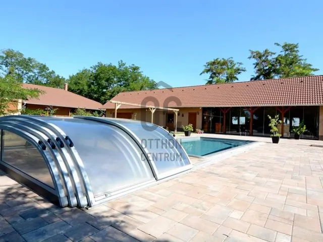 Eladó ház Kocsér 339 nm