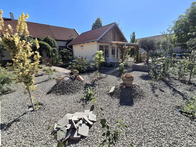 Eladó ház Cegléd 182 nm