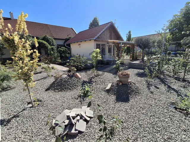 Eladó ház Cegléd 182 nm