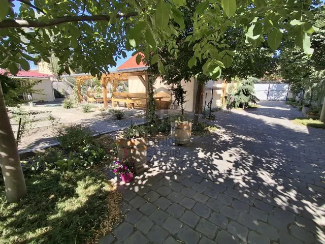 Eladó ház Cegléd 182 nm