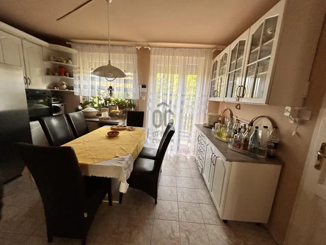 Eladó ház Jászkarajenő 400 nm