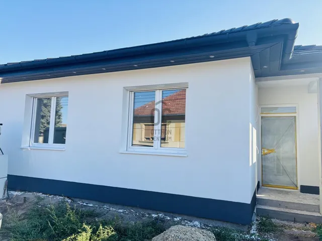 Eladó lakás Cegléd 71 nm