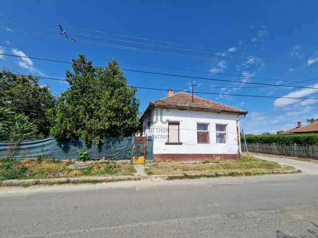 Eladó ház Törtel 77 nm