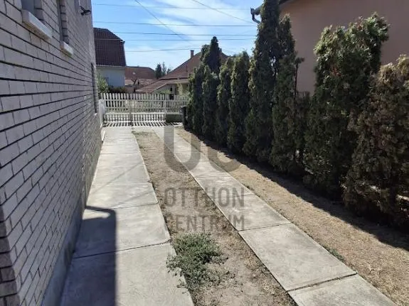 Eladó lakás Cegléd 84 nm