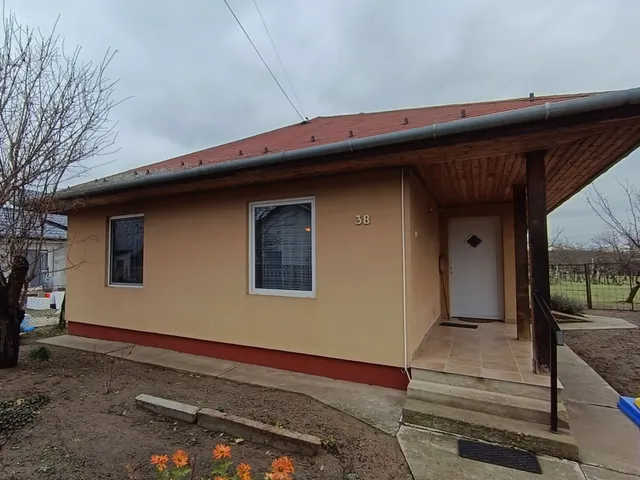 Eladó ház Újszilvás 65 nm