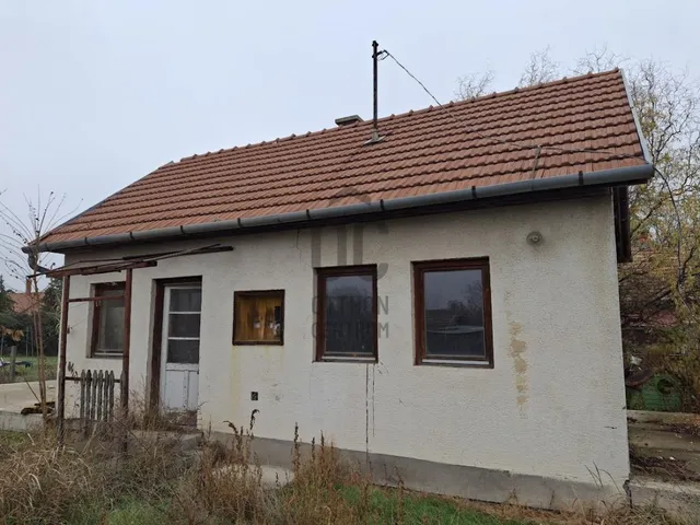 Eladó ház Törtel 32 nm