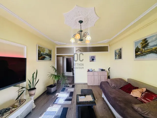 Eladó lakás Cegléd 76 nm