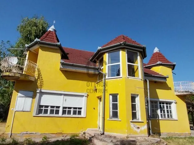 Eladó ház Cegléd 195 nm