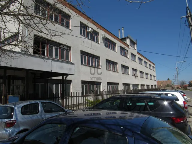 Eladó kereskedelmi és ipari ingatlan Nagykőrös 7032 nm