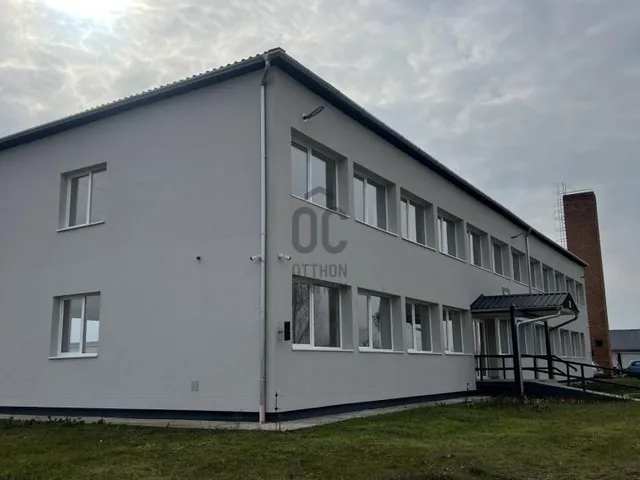 Kiadó kereskedelmi és ipari ingatlan Nagykőrös 840 nm