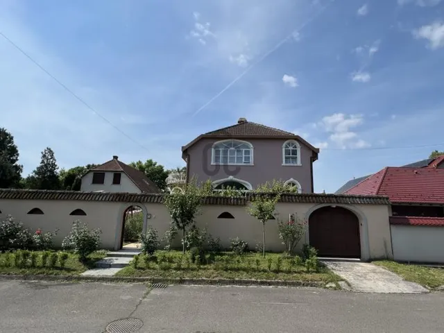 Eladó ház Nagykőrös 300 nm