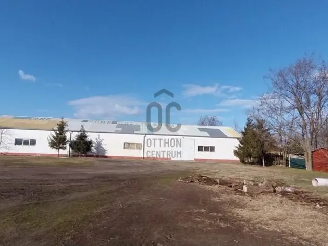Eladó kereskedelmi és ipari ingatlan Nyársapát 700 nm
