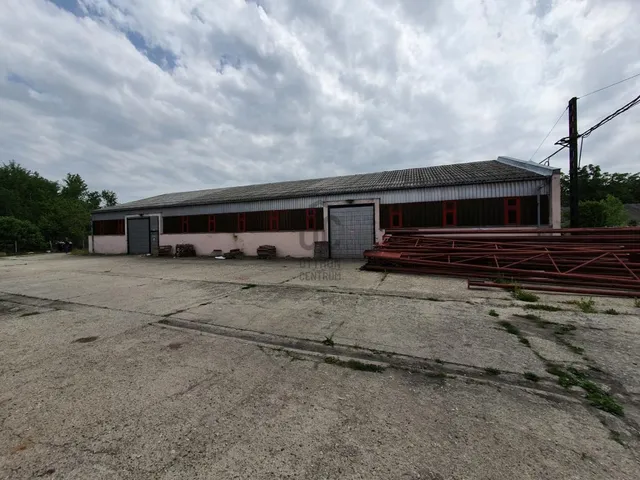 Kiadó kereskedelmi és ipari ingatlan Kocsér 1000 nm