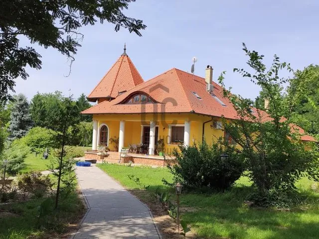 Eladó ház Lajosmizse 310 nm