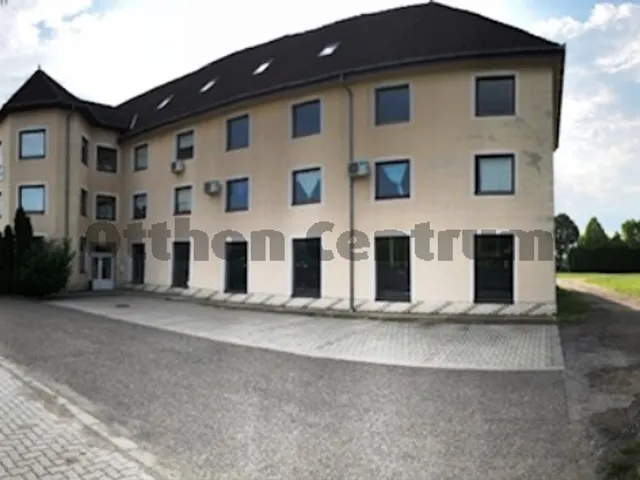 Eladó kereskedelmi és ipari ingatlan Nagykőrös 22000 nm