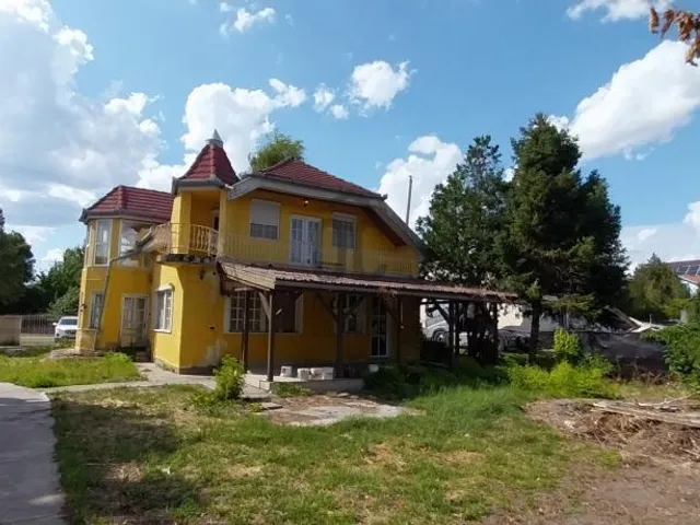 Eladó ház Cegléd 195 nm