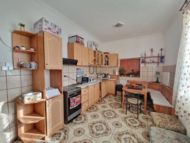 Eladó ház Törtel 188 nm