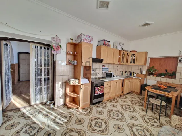 Eladó ház Törtel 188 nm