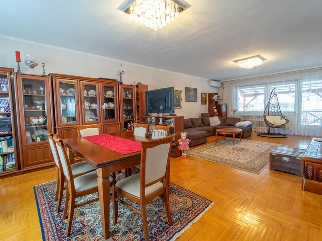 Eladó ház Cegléd 210 nm