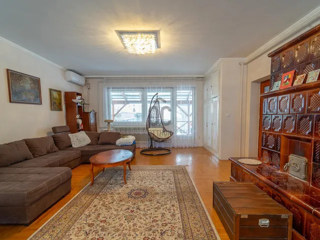 Eladó ház Cegléd 210 nm