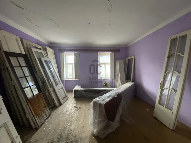 Eladó lakás Cegléd 160 nm