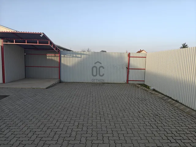Kiadó kereskedelmi és ipari ingatlan Cegléd 300 nm