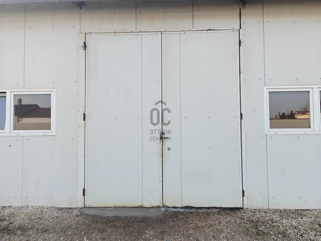 Kiadó kereskedelmi és ipari ingatlan Cegléd 300 nm