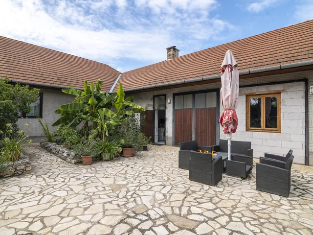 Eladó ház Dánszentmiklós 158 nm