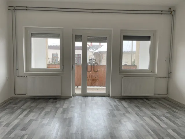 Eladó lakás Abony 83 nm