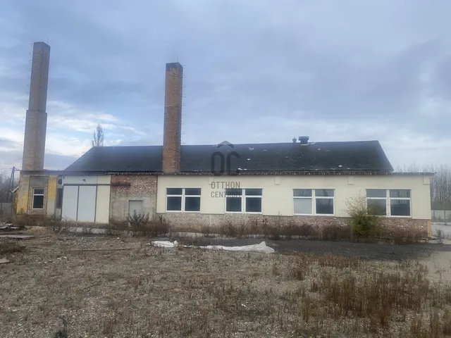 Eladó kereskedelmi és ipari ingatlan Csemő 9604 nm