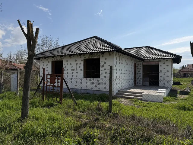 Eladó ház Abony 77 nm